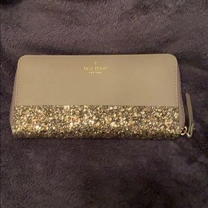 Kate Spade: Wallet with pull